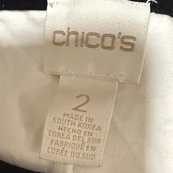 3/$10 Chico's Monochrome V-Neck Long Sleeve Top - Picture 3 of 8